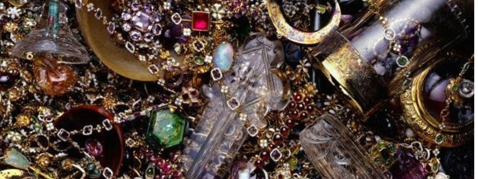 Hidden for 270 Years: Priceless Hoard Features Sri Lankan Jewels