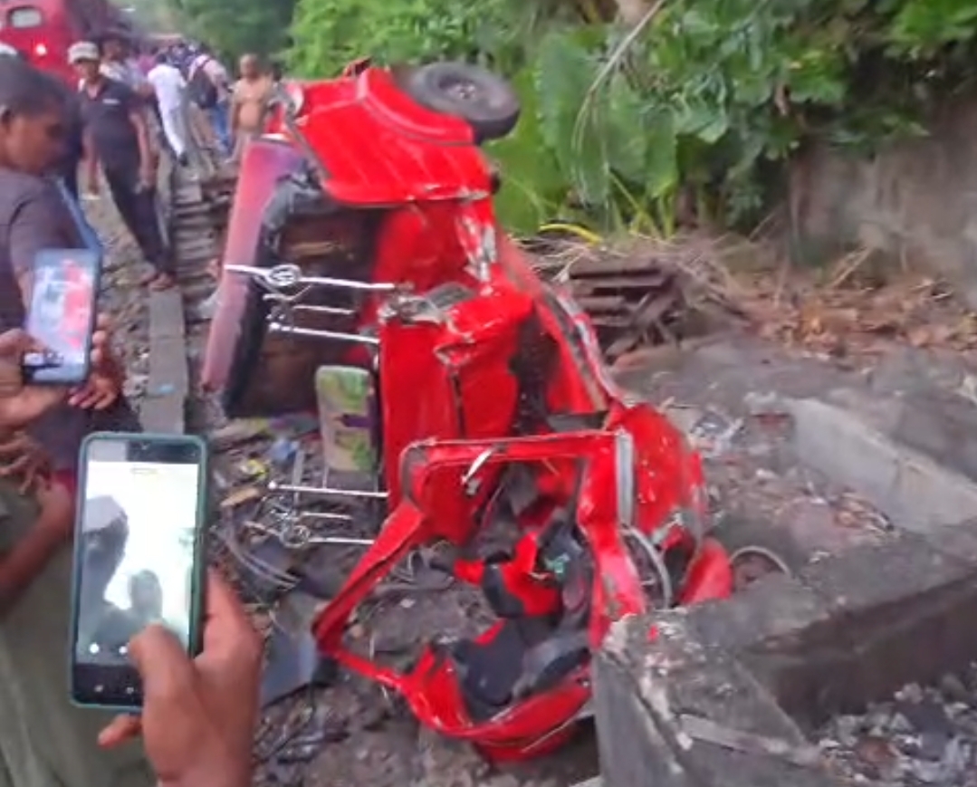 CCTV Captures Fatal Three-Wheeler–Train Collision in Aluthgama